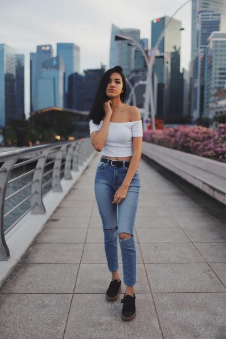 Off-shoulder skinny-fit crop top